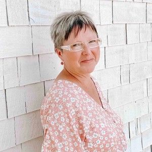 Meet your Posher, Debbie